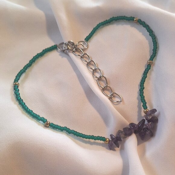 Artisan Made Soft Beaded Amethyst Stone Chip Green and Gold Choker Necklace - Picture 1 of 6